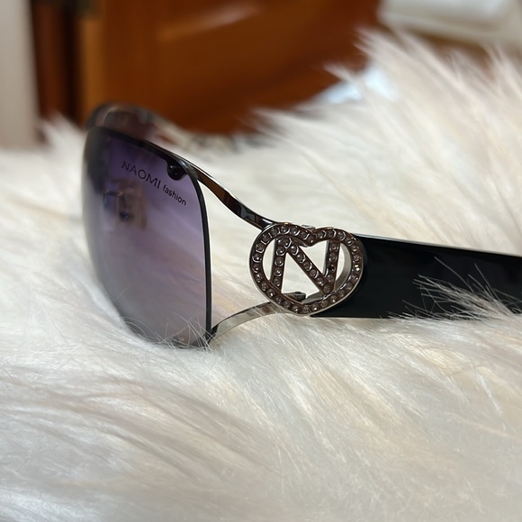 Not Authentic🌹Naomi Fashion Sunglasses with Gradient Lenses( no return) - Picture 15 of 17